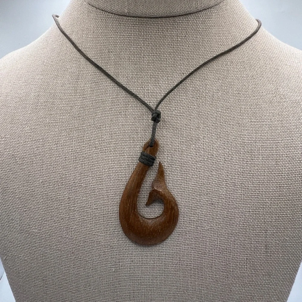 Hawaiian Makau Fish Hook Wood Pendant Necklace Hand Carved Adjustable Cord